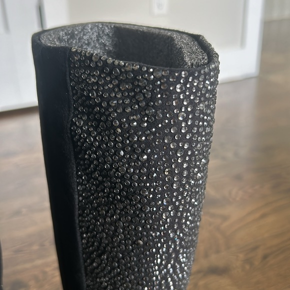 Knee high black suede boots. crystal heel and back. Pointed toe.zipper on inner - Picture 3 of 9